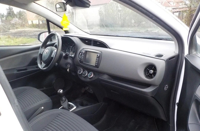 Toyota Yaris cena 24900 przebieg: 53685, rok produkcji 2018 z Skała małe 301